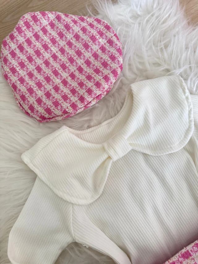 Conjunto com Boina Rosa
